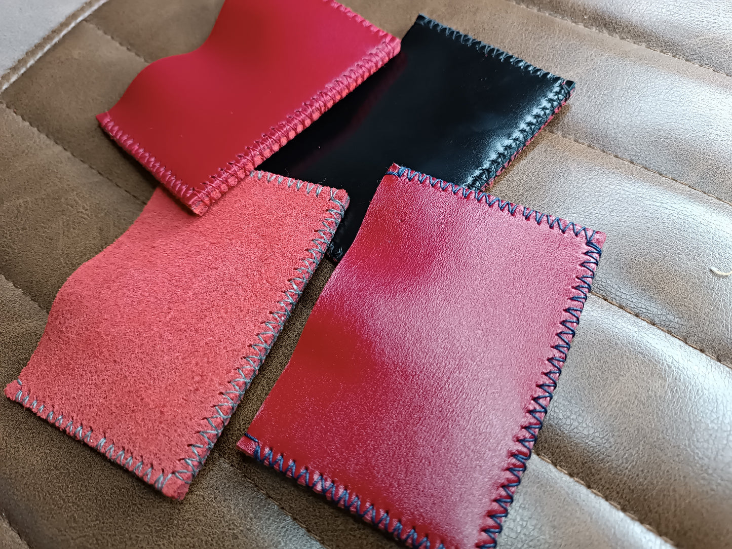 Porte-cartes Artisanaux en cuir véritable Rouge Carmin Bicolores