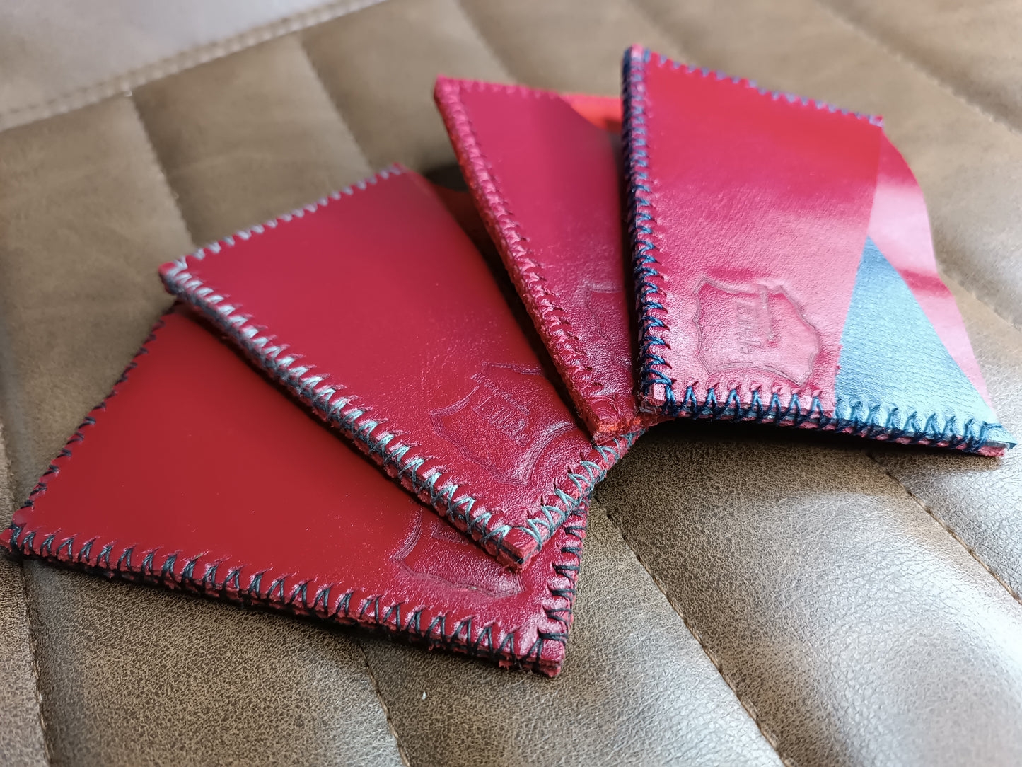 Porte-cartes Artisanaux en cuir véritable Rouge Carmin Bicolores