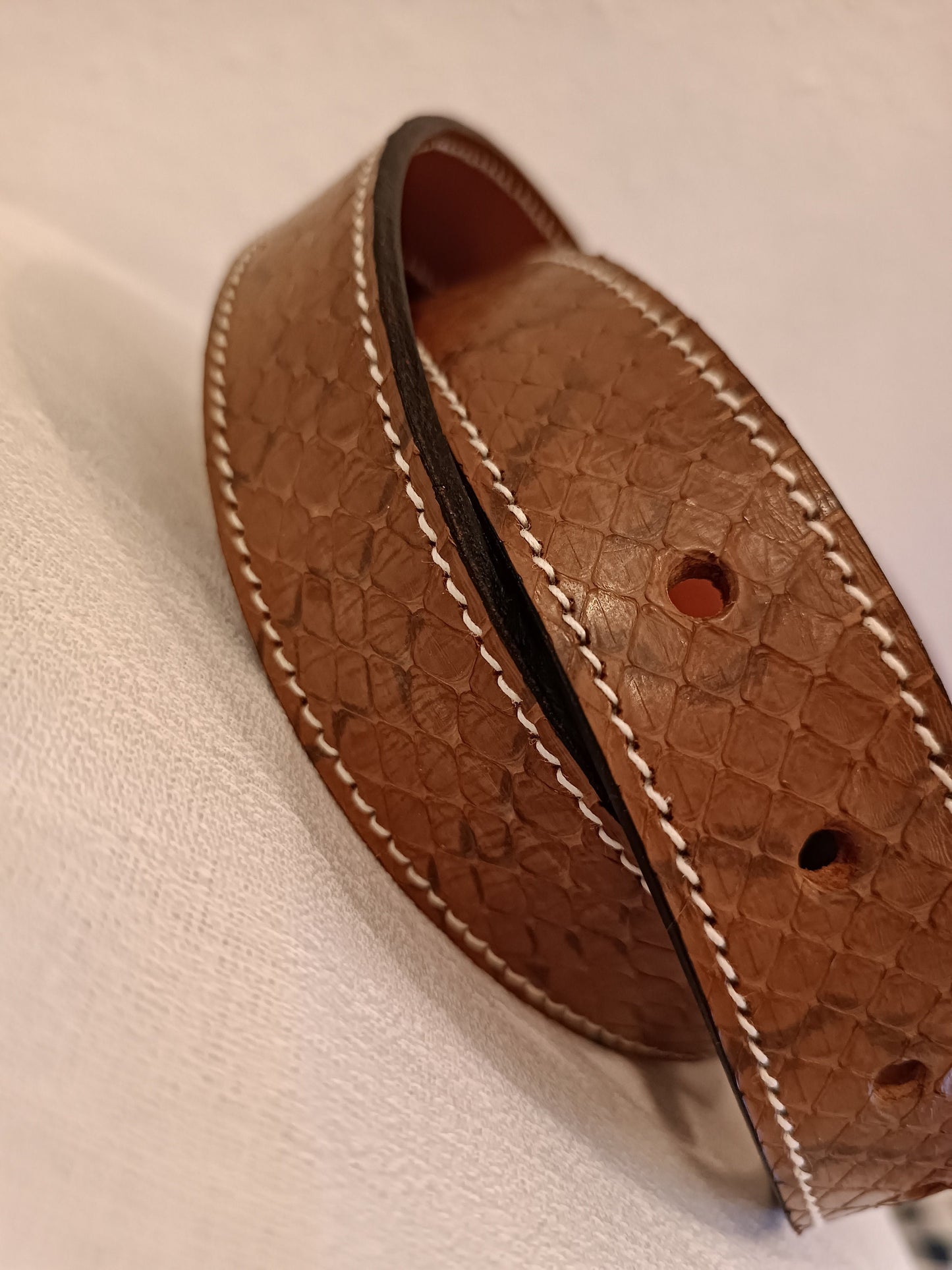 Ceinture en cuir véritable de serpent couleur fauve (Fait main)