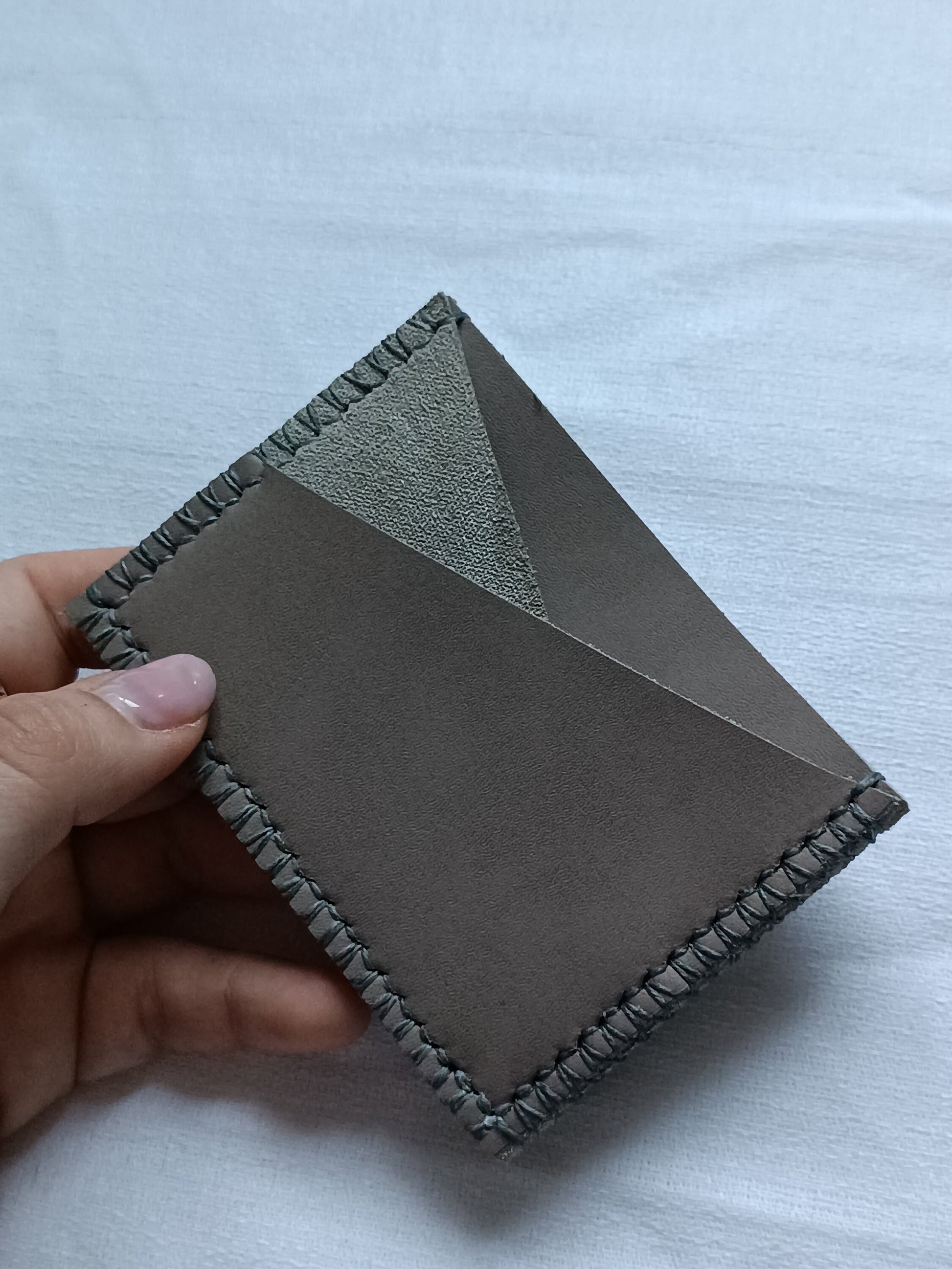 Porte-carte Artisanal en cuir véritable Gris / Gris clair