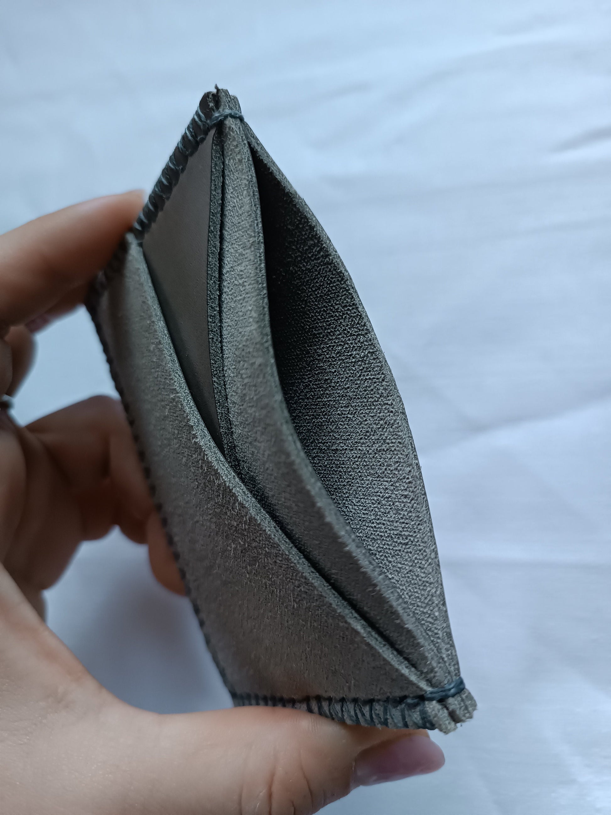 Porte-carte Artisanal en cuir véritable Gris / Gris clair